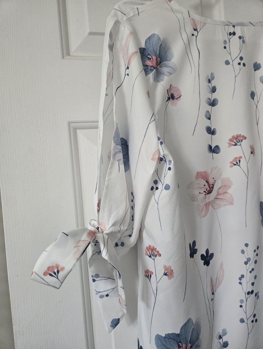 Floral Tie-Sleeve V-Neck Top in White - Picture 6 of 7